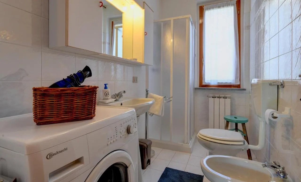 Spring Cottage Faggeto Lario 0*,